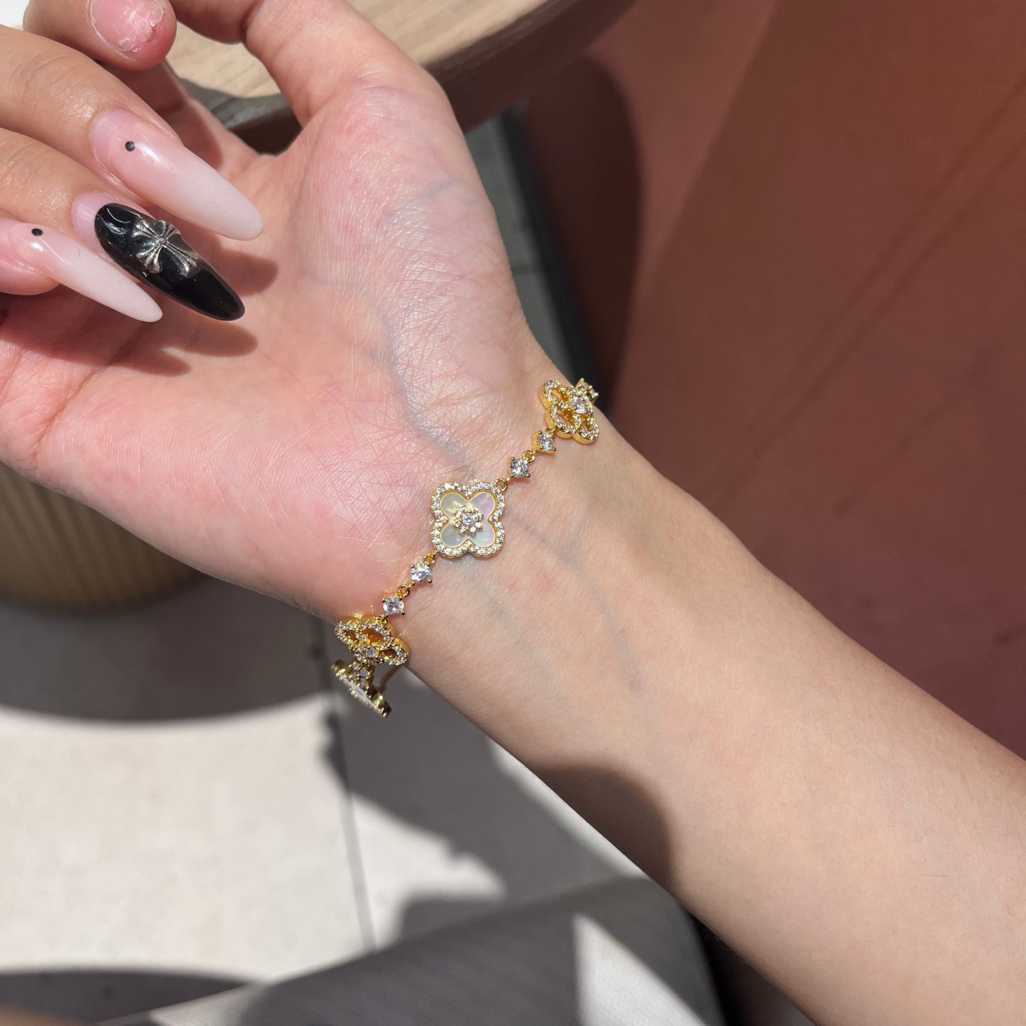 Gold clover bracelet